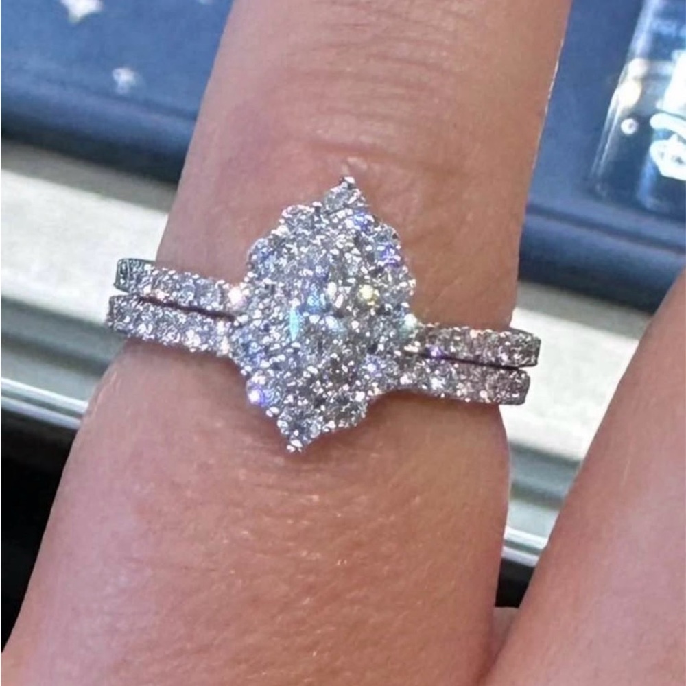 Elegant Silver Diamond Ring Set - image 1